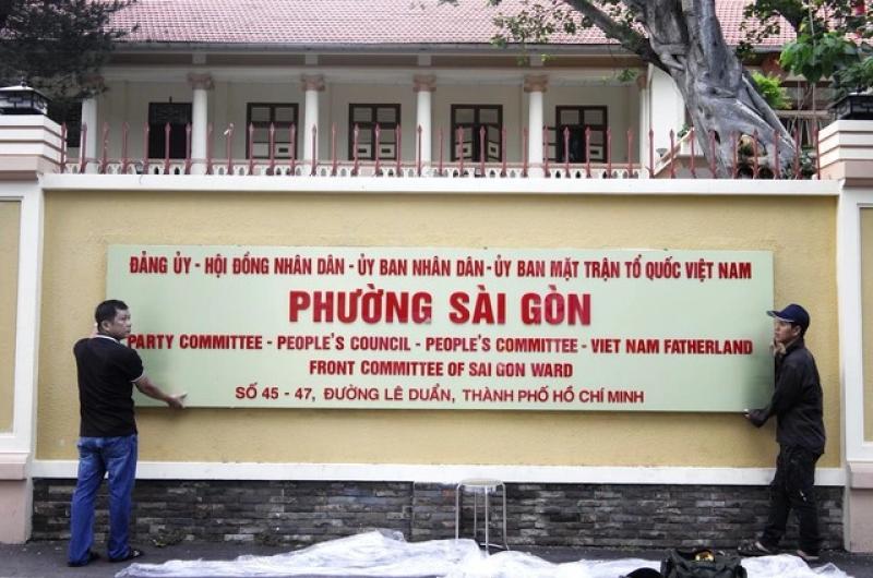 Gắn bảng tên phường Sài Gòn ở TP.HCM - Ảnh 1.