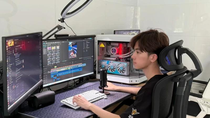 Chàng trai 18 tuổi đạt nút vàng và 3 nút bạc YouTube nhờ làm nội dung game - Ảnh 1.