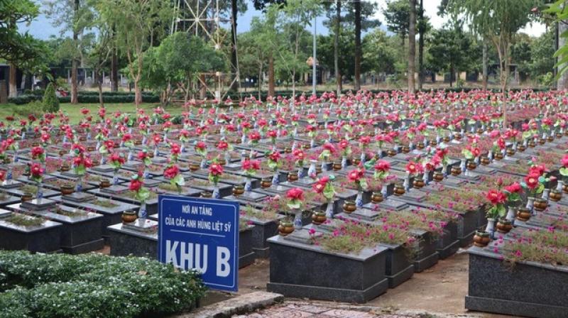 Quản trang thương binh hơn 10 năm canh giấc ngủ đồng đội - Ảnh 2.