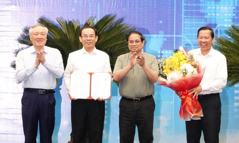 Chủ tịch UBND TP.HCM Phan Văn Mãi: Tiền không thiếu, quan trọng là cách huy động- Ảnh 2. Chủ tịch UBND TP.HCM Phan Văn Mãi: Tiền không thiếu, quan trọng là cách huy động- Ảnh 2.