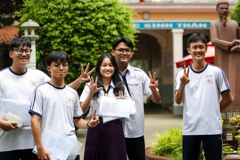 Đề ngữ văn hỏi 'vùng trời quê hương', thí sinh kể về sáp nhập tỉnh thành - Ảnh 1.