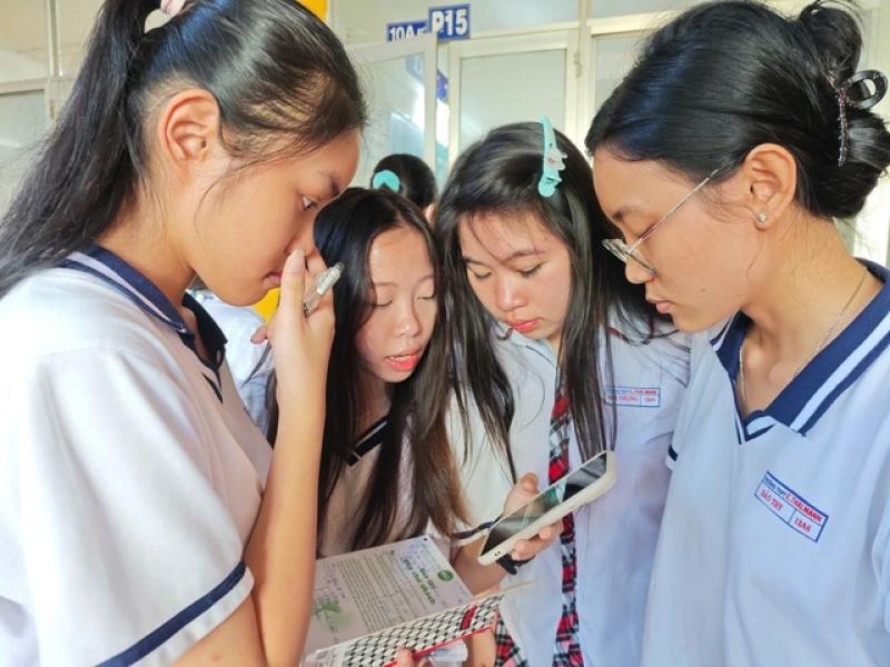 Bí quyết ôn thi tốt nghiệp THPT đạt điểm cao: Dạng động từ - Ảnh 1.