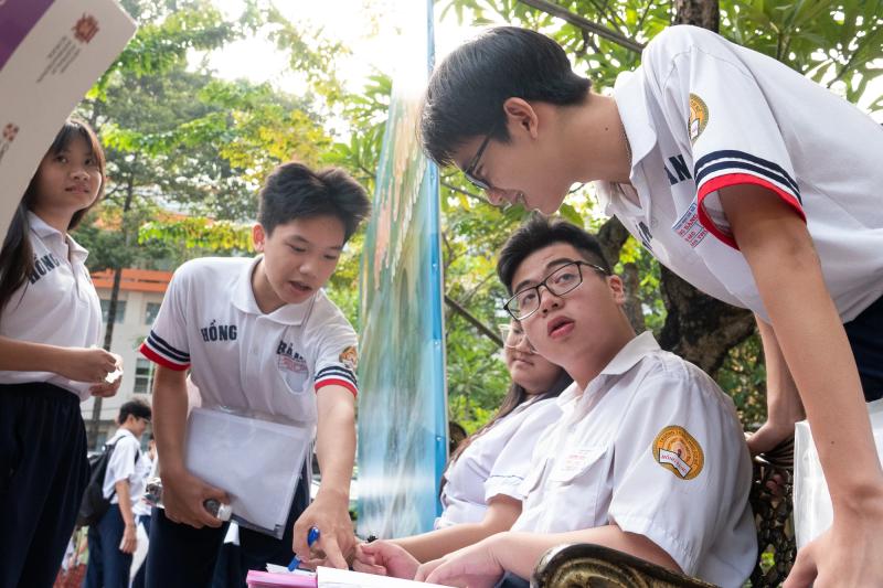 Khoảnh khắc nặng tình trong những ngày thi lớp 10 'nhẹ lòng'- Ảnh 6.