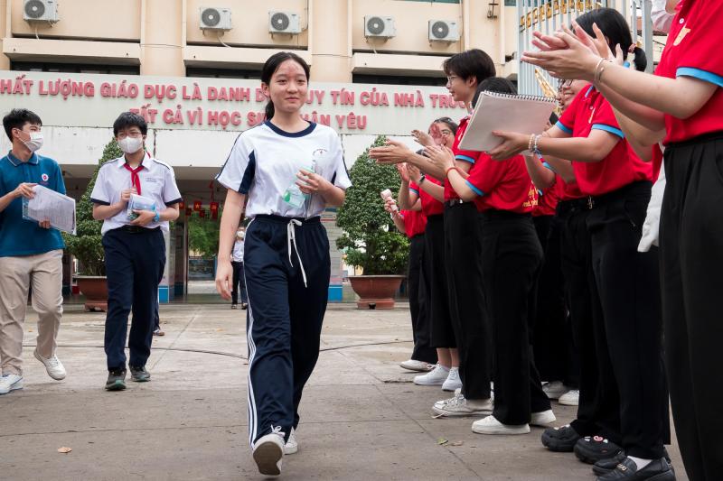 Khoảnh khắc nặng tình trong những ngày thi lớp 10 'nhẹ lòng'- Ảnh 10.