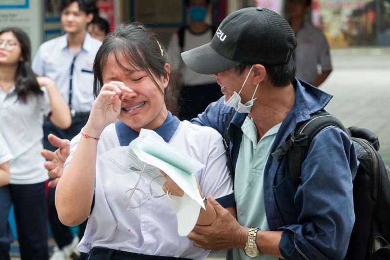 Khoảnh khắc nặng tình trong những ngày thi lớp 10 'nhẹ lòng'- Ảnh 9.
