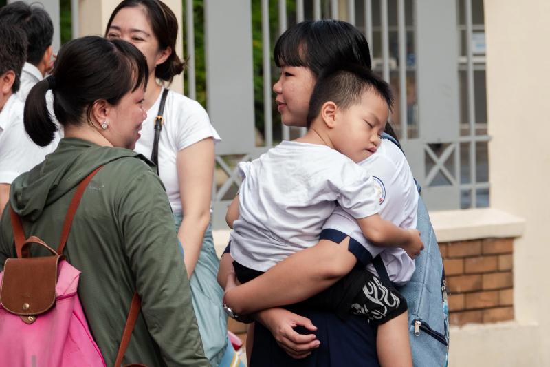 Khoảnh khắc nặng tình trong những ngày thi lớp 10 'nhẹ lòng'- Ảnh 13.