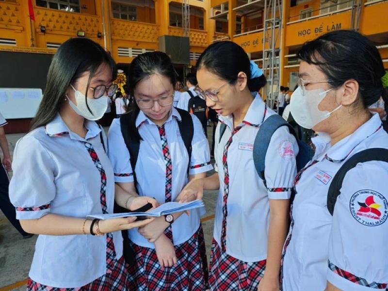 Bí quyết ôn thi tốt nghiệp THPT đạt điểm cao: Việt Nam đổi mới sau năm 1975- Ảnh 1. Bí quyết ôn thi tốt nghiệp THPT đạt điểm cao: Việt Nam đổi mới sau năm 1975- Ảnh 1.