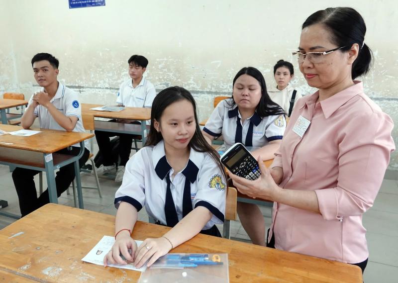 Hơn 1 triệu thí sinh bước vào 'kỳ thi tốt nghiệp THPT lịch sử' - Ảnh 11.