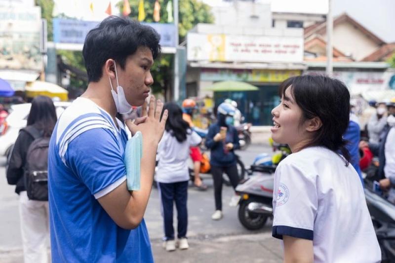 Điểm SAT 1% thế giới cũng sốc với độ khó đề tiếng Anh thi tốt nghiệp THPT - Ảnh 1.