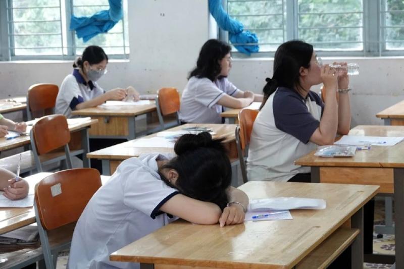 Từ đề thi tiếng Anh tốt nghiệp THPT: 'Yếu thế, khó khăn thì đừng nên chọn thi'? - Ảnh 1.