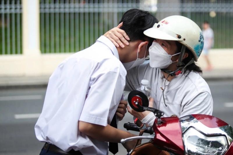 Từ đề thi tiếng Anh tốt nghiệp THPT: 'Yếu thế, khó khăn thì đừng nên chọn thi'? - Ảnh 2.
