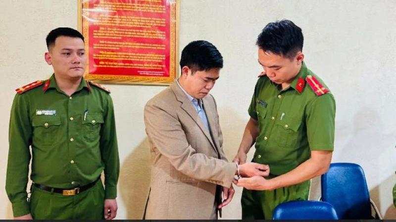Cựu Hiệu trưởng Hoàng Thu Phố bị tù vì để học sinh ăn mì tôm chan cơm - Ảnh 1.