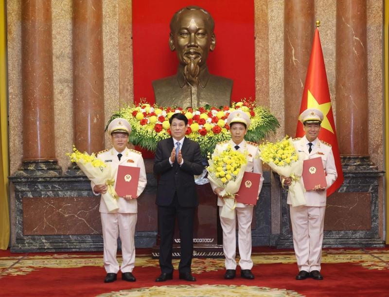 Chủ tịch nước thăng hàm thượng tướng cho 3 thứ trưởng Bộ Công an - Ảnh 1.