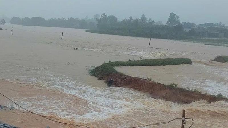 Vụ vỡ đập Dạ Lam: Chủ động phá đê quai giữa mưa lũ tại Quảng Bình - Ảnh 1.