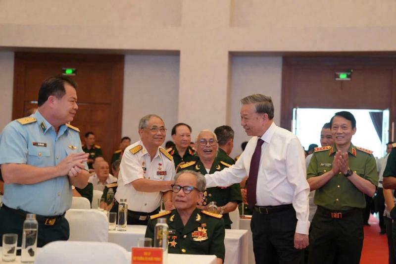 Tổng Bí thư Tô Lâm gặp mặt đại biểu tướng lĩnh tham gia Chiến dịch Hồ Chí Minh- Ảnh 1. Tổng Bí thư Tô Lâm gặp mặt đại biểu tướng lĩnh tham gia Chiến dịch Hồ Chí Minh- Ảnh 1.