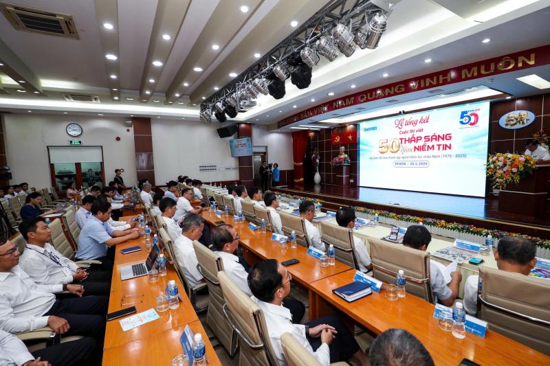 Tổng kết trao giải cuộc thi viết 'Ngành điện miền Nam - 50 năm thắp sáng niềm tin'- Ảnh 3.