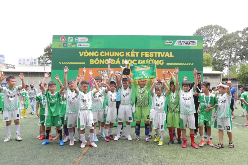 Lộ diện những nhà vô địch xứng đáng của VCK festival bóng đá học đường TP.HCM- Ảnh 1. Lộ diện những nhà vô địch xứng đáng của VCK festival bóng đá học đường TP.HCM- Ảnh 1.
