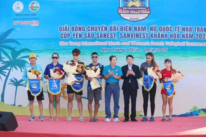 32 VĐV đến từ 6 quốc gia tranh tài tại giải bóng chuyền bãi biển quốc tế Nha Trang- Ảnh 1. 32 VĐV đến từ 6 quốc gia tranh tài tại giải bóng chuyền bãi biển quốc tế Nha Trang- Ảnh 1.
