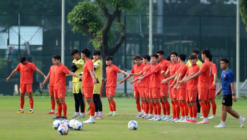 Nóng: U.23 Việt Nam bị ‘đột nhập’ buổi tập kín, ông Kim mời ra ngoài người lạ trên nóc nhà- Ảnh 6. Nóng: U.23 Việt Nam bị ‘đột nhập’ buổi tập kín, ông Kim mời ra ngoài người lạ trên nóc nhà- Ảnh 6.