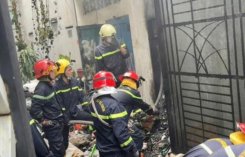 TP.HCM: Cháy nhà lúc 4 giờ sáng, 2 chị em được hàng xóm cứu- Ảnh 1. TP.HCM: Cháy nhà lúc 4 giờ sáng, 2 chị em được hàng xóm cứu- Ảnh 1.