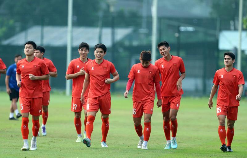 Nóng: U.23 Việt Nam bị ‘đột nhập’ buổi tập kín, ông Kim mời ra ngoài người lạ trên nóc nhà- Ảnh 7. Nóng: U.23 Việt Nam bị ‘đột nhập’ buổi tập kín, ông Kim mời ra ngoài người lạ trên nóc nhà- Ảnh 7.