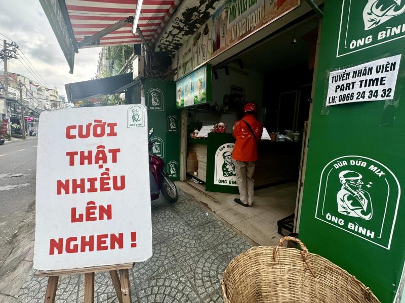 Bảng hiệu dễ thương ở quán cà phê, tiệm tóc TP.HCM: Ai đi ngang cũng mỉm cười - Ảnh 2.