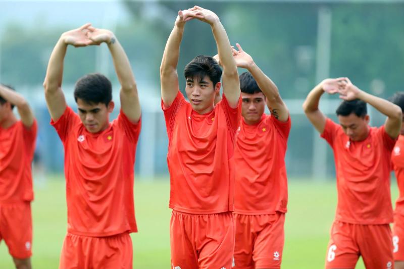 Nóng: U.23 Việt Nam bị ‘đột nhập’ buổi tập kín, ông Kim mời ra ngoài người lạ trên nóc nhà- Ảnh 10. Nóng: U.23 Việt Nam bị ‘đột nhập’ buổi tập kín, ông Kim mời ra ngoài người lạ trên nóc nhà- Ảnh 10.