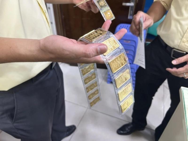 Giá vàng hôm nay 16.7.2025: Vàng miếng SJC cao hơn thế giới trên 15 triệu đồng/lượng - Ảnh 1.