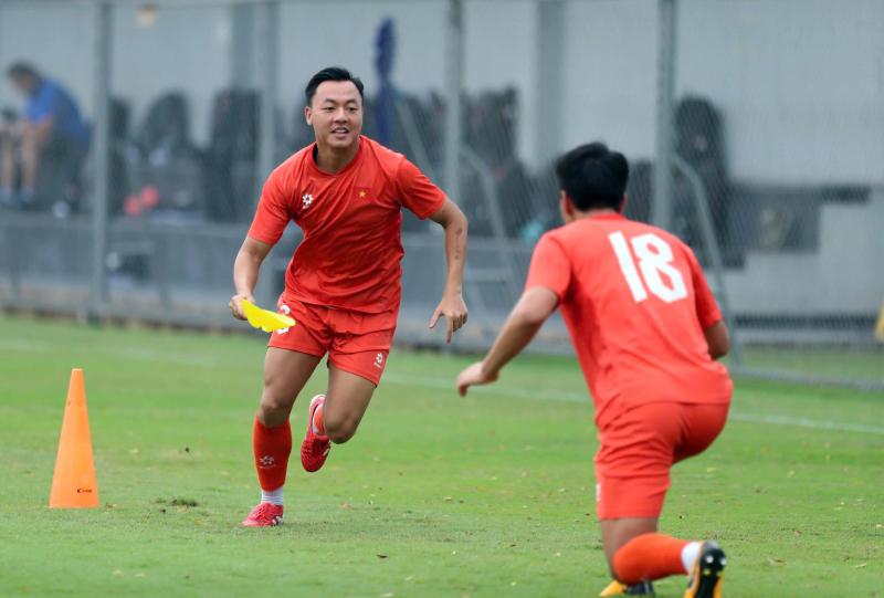 Nóng: U.23 Việt Nam bị ‘đột nhập’ buổi tập kín, ông Kim mời ra ngoài người lạ trên nóc nhà- Ảnh 11. Nóng: U.23 Việt Nam bị ‘đột nhập’ buổi tập kín, ông Kim mời ra ngoài người lạ trên nóc nhà- Ảnh 11.