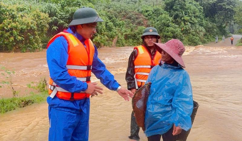 Mưa lớn gây chia cắt nhiều tuyến đường vùng biên giới Quảng Trị - Ảnh 3. Mưa lớn gây chia cắt nhiều tuyến đường vùng biên giới Quảng Trị - Ảnh 3.