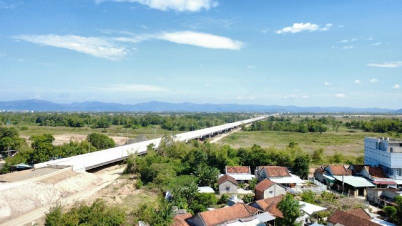 Dân lo lắng vì nhà bị rạn nứt do thi công cao tốc Bắc - Nam- Ảnh 5. Dân lo lắng vì nhà bị rạn nứt do thi công cao tốc Bắc - Nam- Ảnh 5.