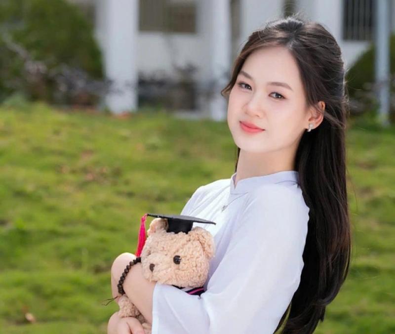 Chân dung 9 thủ khoa đạt điểm tuyệt đối 30/30 điểm 'gây bão' mạng xã hội - Ảnh 1.