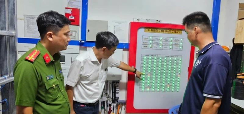 Người dân háo hức được tuyên truyền kiến thức về phòng cháy, chữa cháy - Ảnh 4.