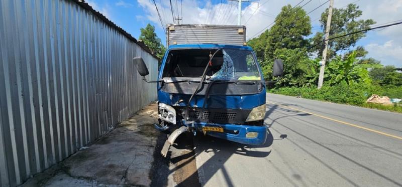 TP.HCM: Tai nạn liên hoàn ở xã Xuân Thới Sơn, 2 người bị thương nặng- Ảnh 2. TP.HCM: Tai nạn liên hoàn ở xã Xuân Thới Sơn, 2 người bị thương nặng- Ảnh 2.