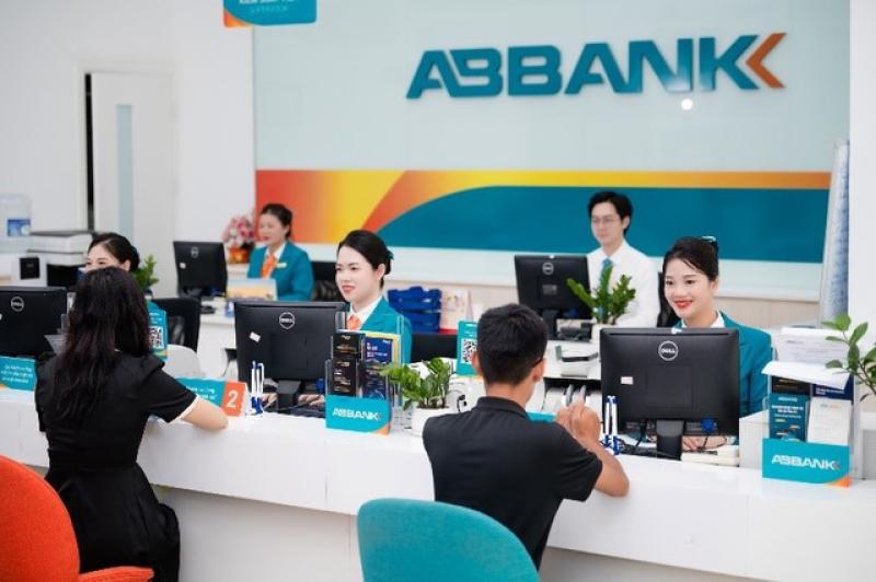 Quả ngọt từ cải tổ bộ máy: ABBANK bứt phá mạnh mẽ nửa đầu năm 2025 - Ảnh 1. Quả ngọt từ cải tổ bộ máy: ABBANK bứt phá mạnh mẽ nửa đầu năm 2025 - Ảnh 1.