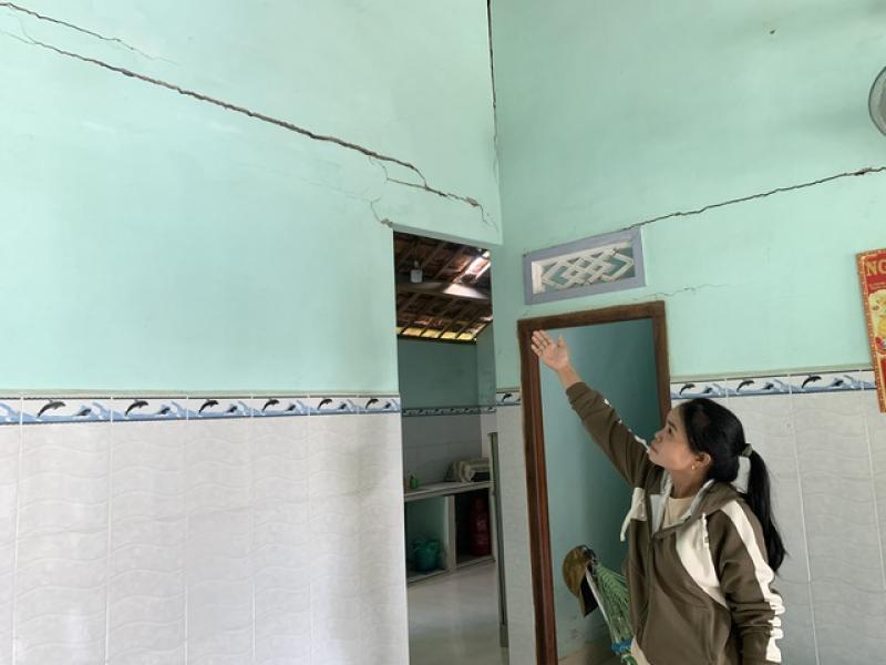 Dân lo lắng vì nhà bị rạn nứt do thi công cao tốc Bắc - Nam- Ảnh 1. Dân lo lắng vì nhà bị rạn nứt do thi công cao tốc Bắc - Nam- Ảnh 1.