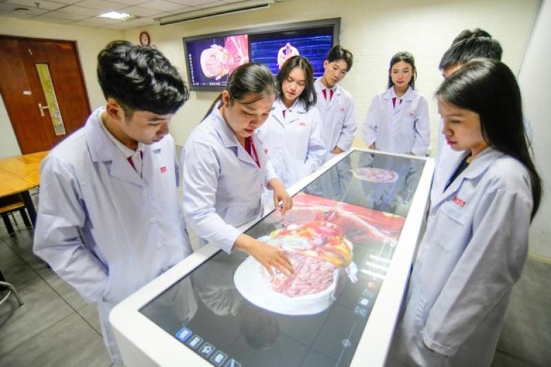 HIU công bố ngưỡng bảo đảm chất lượng đầu vào nhóm ngành sức khỏe 2025 - Ảnh 2.
