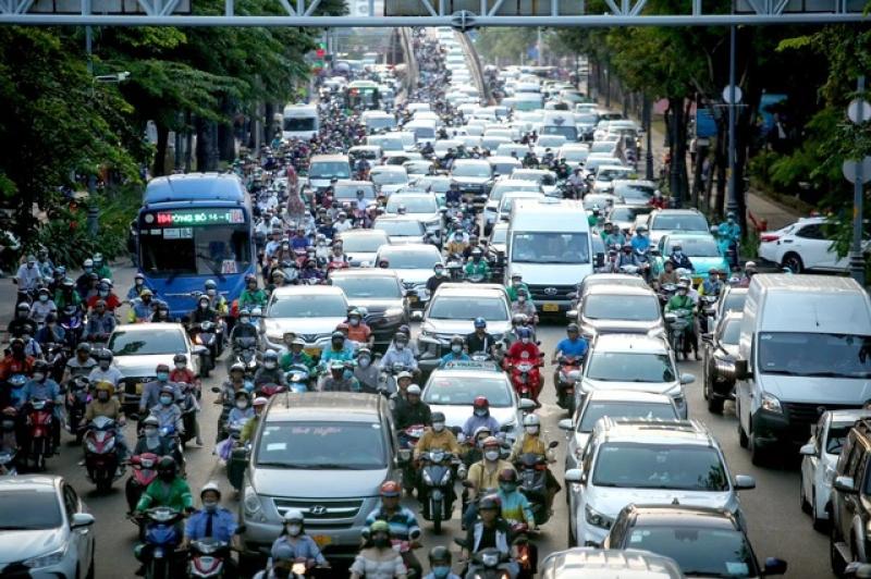 TP.HCM chuẩn bị hạn chế xe xăng, dầu vào khu vực nguy cơ ô nhiễm cao- Ảnh 1. TP.HCM chuẩn bị hạn chế xe xăng, dầu vào khu vực nguy cơ ô nhiễm cao- Ảnh 1.