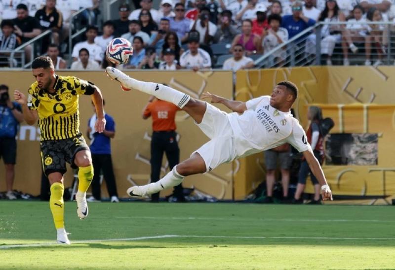 Máy bay chở Real Madrid ‘bay vòng vòng, mãi mới hạ cánh’: HLV Alonso phải hủy họp báo trước đại chiến PSG- Ảnh 3. Máy bay chở Real Madrid ‘bay vòng vòng, mãi mới hạ cánh’: HLV Alonso phải hủy họp báo trước đại chiến PSG- Ảnh 3.