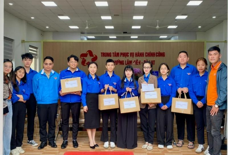 Thanh niên Lâm Đồng đồng loạt ra quân hỗ trợ vận hành chính quyền số - Ảnh 3.