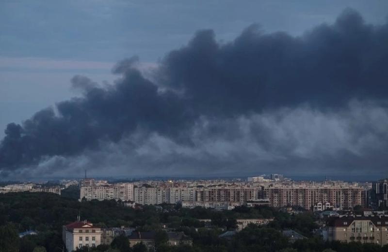 Chiến sự Ukraine ngày 1.235: Ukraine hứng không kích, xe tăng Kyiv 'lắp lưới' chống UAV- Ảnh 2. Chiến sự Ukraine ngày 1.235: Ukraine hứng không kích, xe tăng Kyiv 'lắp lưới' chống UAV- Ảnh 2.