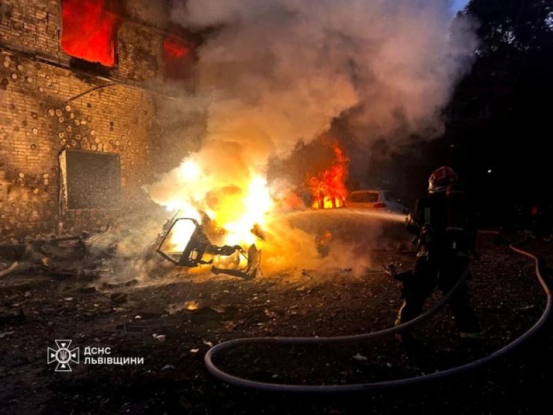 Chiến sự Ukraine ngày 1.235: Ukraine hứng không kích, xe tăng Kyiv 'lắp lưới' chống UAV- Ảnh 1. Chiến sự Ukraine ngày 1.235: Ukraine hứng không kích, xe tăng Kyiv 'lắp lưới' chống UAV- Ảnh 1.