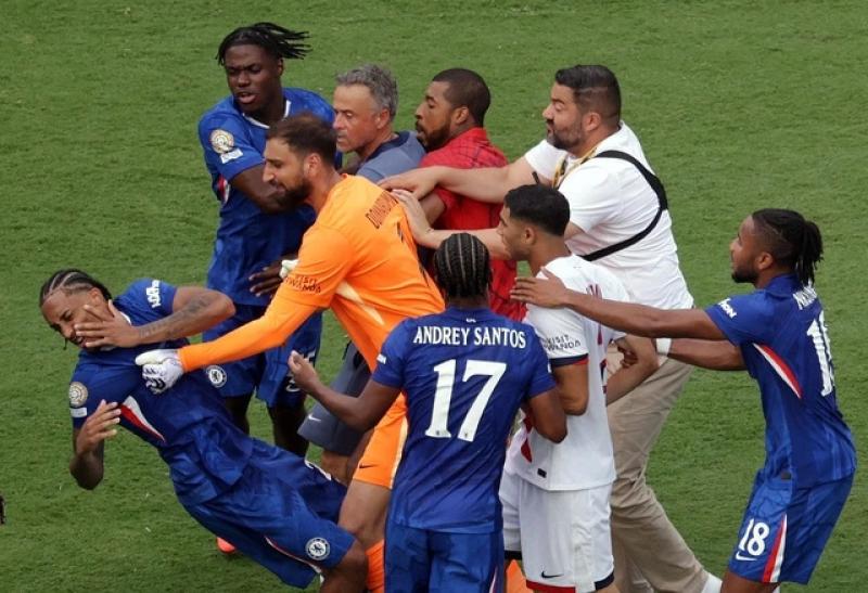 HLV Enrique tự nhận ‘thật ngu ngốc’, sẽ bị FIFA phạt nặng vì tát cầu thủ Chelsea- Ảnh 2. HLV Enrique tự nhận ‘thật ngu ngốc’, sẽ bị FIFA phạt nặng vì tát cầu thủ Chelsea- Ảnh 2.