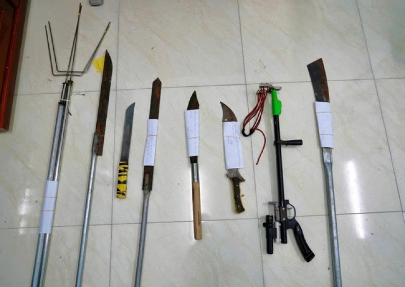 Lâm Đồng: 2 nhóm đem hung khí đi hỗn chiến, 16 người bị khởi tố- Ảnh 3. Lâm Đồng: 2 nhóm đem hung khí đi hỗn chiến, 16 người bị khởi tố- Ảnh 3.