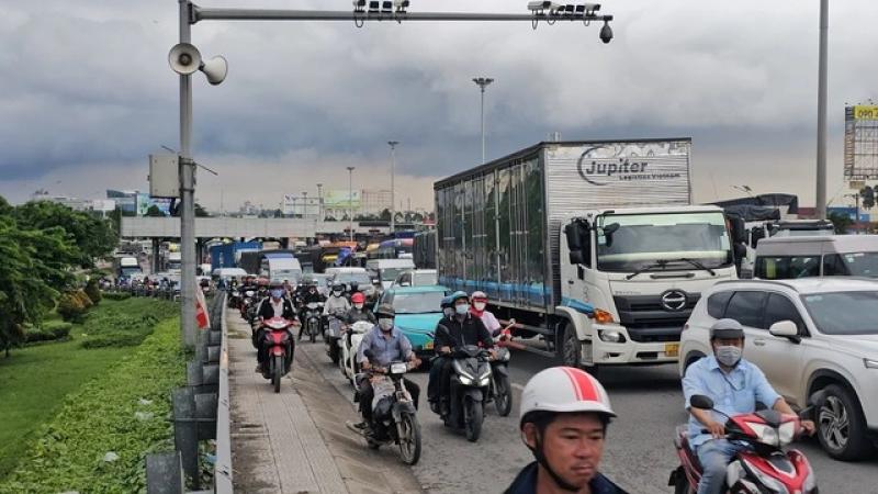 Kẹt xe ‘kinh hoàng’ trên QL1, đoạn từ ngã ba Vũng Tàu đến nút giao Tân Vạn- Ảnh 2. Kẹt xe ‘kinh hoàng’ trên QL1, đoạn từ ngã ba Vũng Tàu đến nút giao Tân Vạn- Ảnh 2.