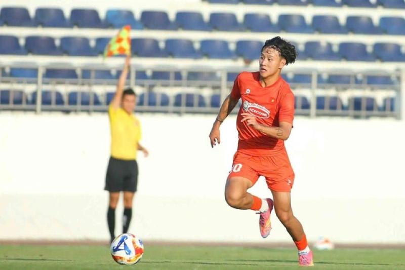 Cơ hội nào cho tiền đạo Việt kiều Alex Bùi?- Ảnh 1. Cơ hội nào cho tiền đạo Việt kiều Alex Bùi?- Ảnh 1.