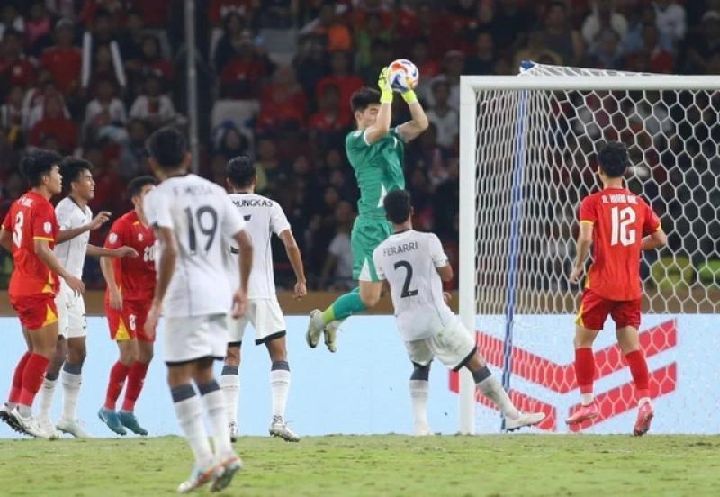 Chốt chặn cao 1,91 m của HAGL chơi quá tuyệt vời, giúp U.23 Việt Nam lên ngôi- Ảnh 1. Chốt chặn cao 1,91 m của HAGL chơi quá tuyệt vời, giúp U.23 Việt Nam lên ngôi- Ảnh 1.
