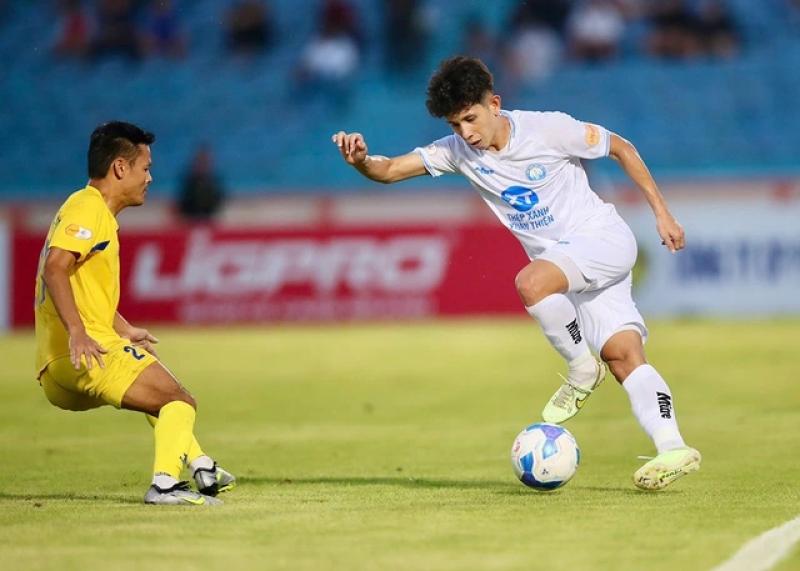 Cuộc chạy đua mua sắm 'sao' của các đại gia V-League- Ảnh 2. Cuộc chạy đua mua sắm 'sao' của các đại gia V-League- Ảnh 2.