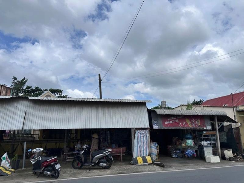 Tháo dỡ, xóa bỏ bảng hiệu quảng cáo cờ bạc sai quy định ở TP.HCM- Ảnh 2.