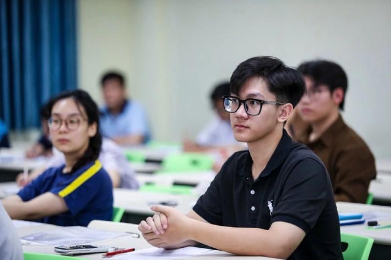 Điểm sàn xét điểm thi tốt nghiệp Trường ĐH Kinh tế-Luật giảm 2 điểm - Ảnh 1.
